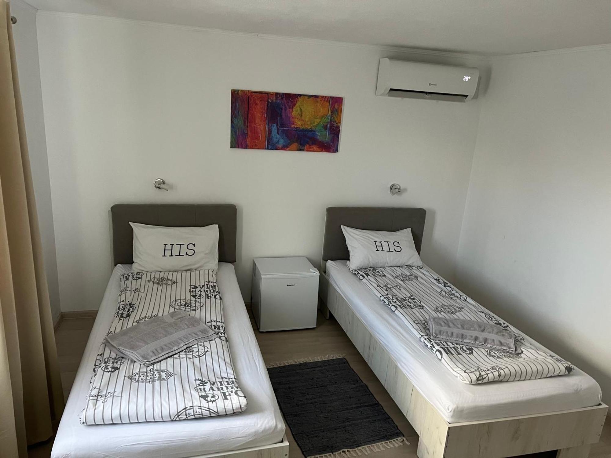 Four Rooms Curtea De Arges Exterior photo